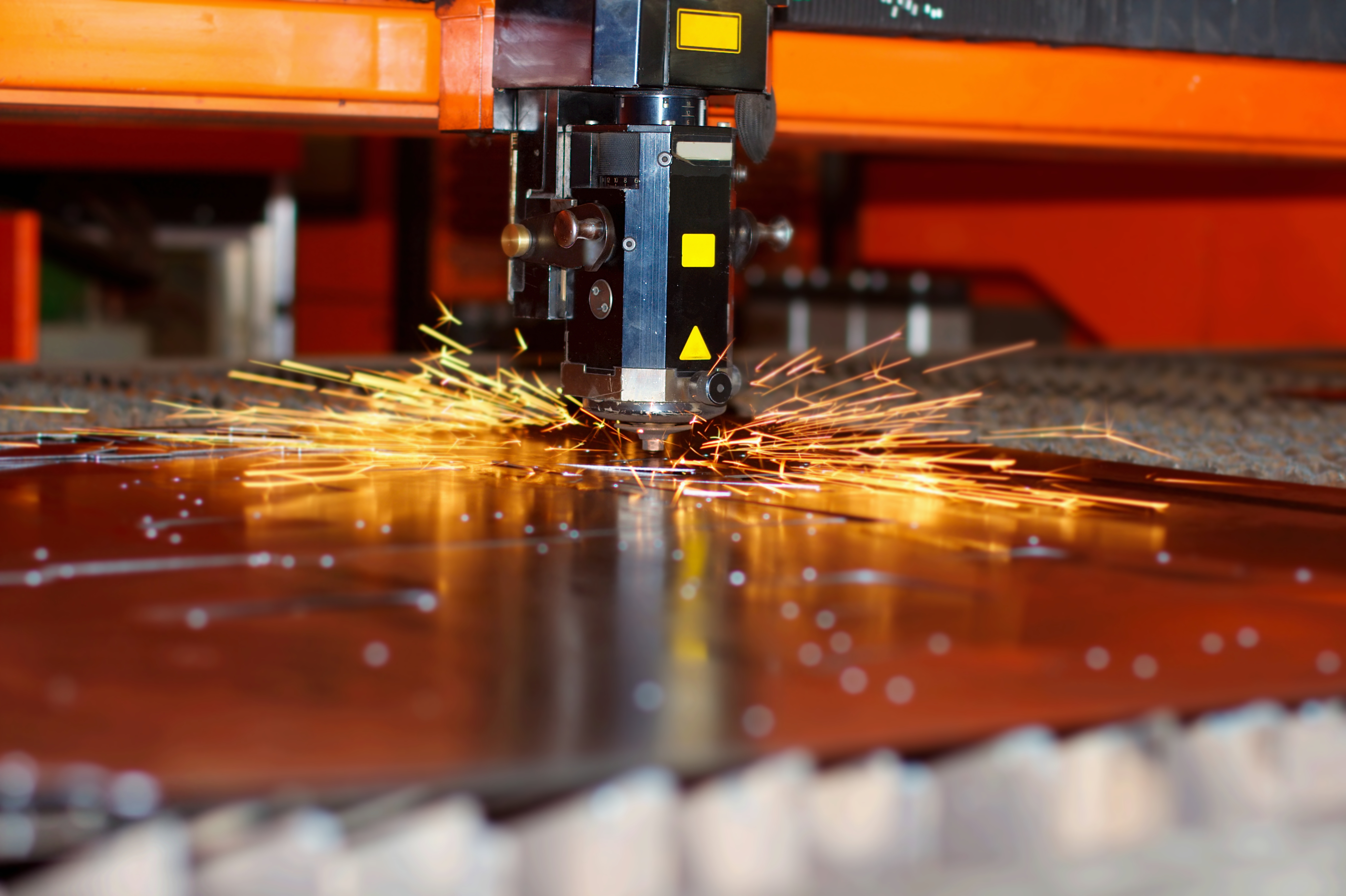 Use this metal-cutting comparison chart to guide your manufacturing decisions
